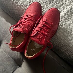 Red beautiful alligator look and touch to them .NEVER used.